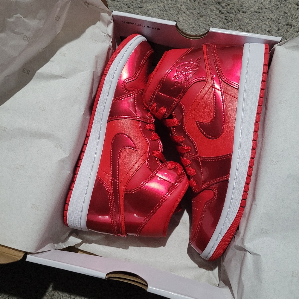 Jordan 1 Mid - Picture 2 of 4